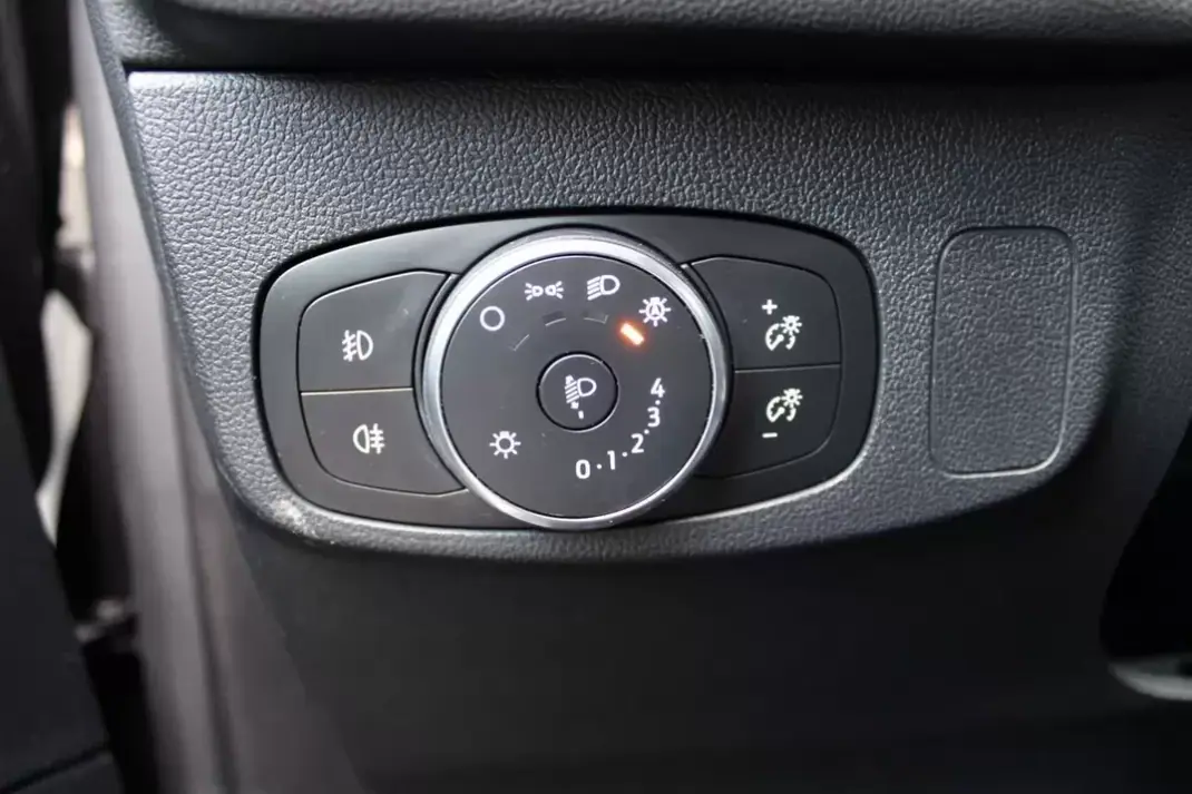 Ford Focus 2022 - 17400 EUR, 37639 km - AUTO.MOTO.pt - 37639km - foto 9 de 19