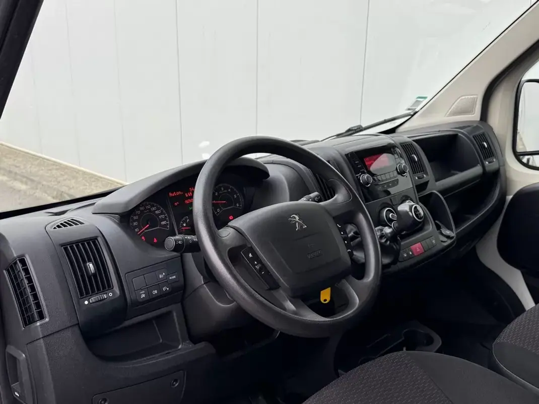 Peugeot 2020 - 16950 EUR, 100000 km - AUTO.MOTO.pt - 100000km - foto 15 de 24