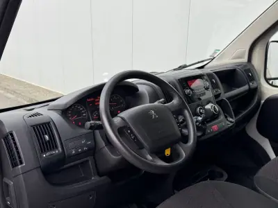 Peugeot 2020 - 16950 EUR, 100000 km - AUTO.MOTO.pt - 100000km - foto 15 de 24