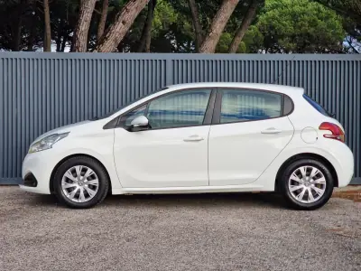Peugeot 208 Van 1.6 BueHdi 2018 - 9990 EUR, 100238 km - AUTO.MOTO.pt - 100238km - foto 10 de 19