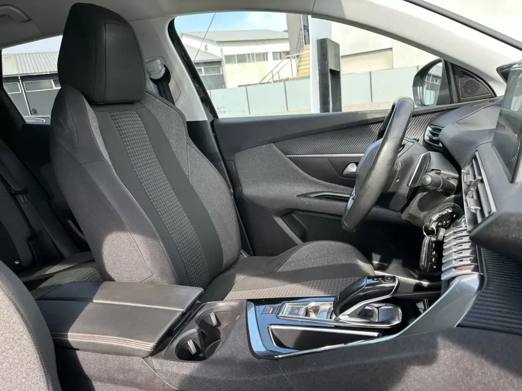 Peugeot 3008 2020 - 16900 EUR, 200000 km - AUTO.MOTO.pt - 200000km - foto 51 de 54