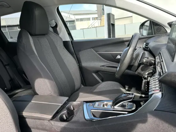 Peugeot 3008 2020 - 14900 EUR, 200000 km - AUTO.MOTO.pt - 200000km - foto 51 de 54