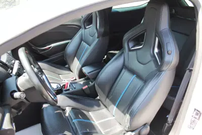 Opel Astra Coupe 2016 - 23000 EUR, 90000 km - AUTO.MOTO.pt - 90000km - foto 18 de 32