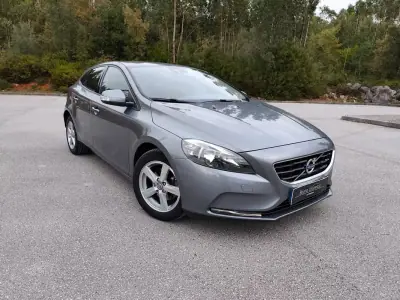 Volvo V40 2014 - 9900 EUR, 177500 km - AUTO.MOTO.pt - 177500km - foto 4 de 19
