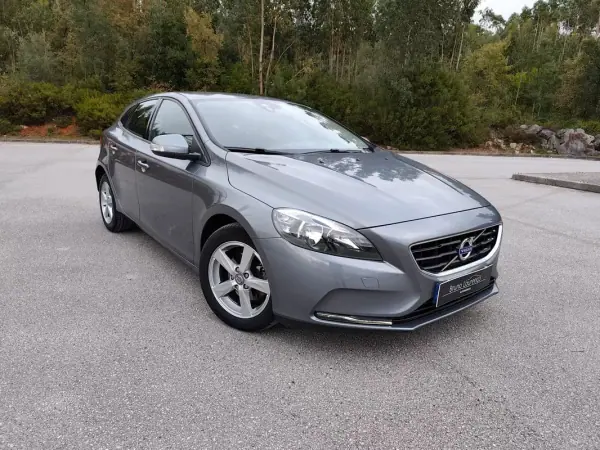 Volvo V40 2014 - 9900 EUR, 177500 km - AUTO.MOTO.pt - 177500km - foto 4 de 19