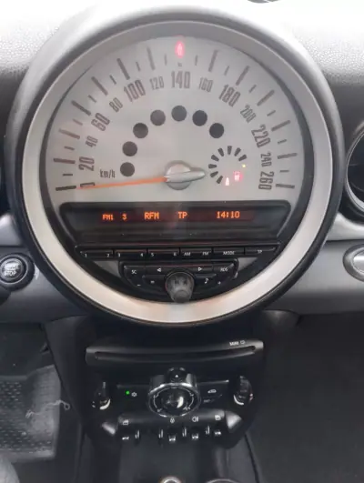 MINI 3 Portas 2011 - 7750 EUR, 200000 km - AUTO.MOTO.pt - 200000km - foto 17 de 23