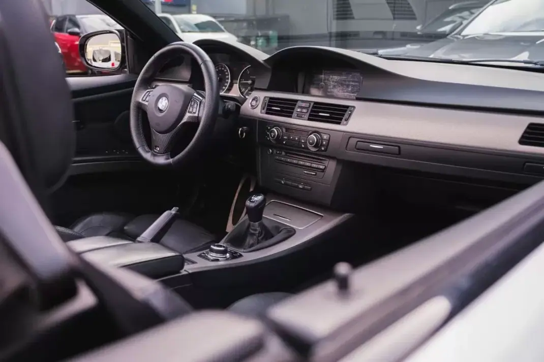 BMW 320 2016 - 18900 EUR, 230000 km - AUTO.MOTO.pt - 230000km - foto 26 de 28