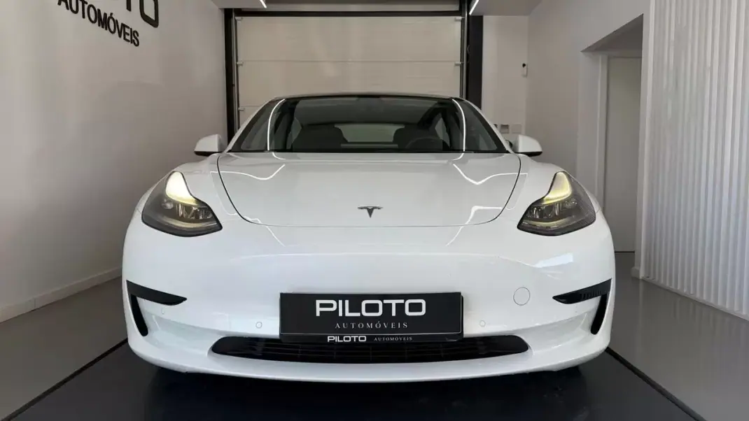 Tesla Model 3 2022 - 29990 EUR, 84000 km - AUTO.MOTO.pt - 84000km - foto 3 de 21