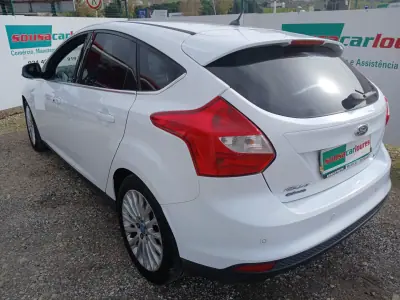 Ford Focus 2012 - 7950 EUR, 136113 km - AUTO.MOTO.pt - 136113km - foto 12 de 25