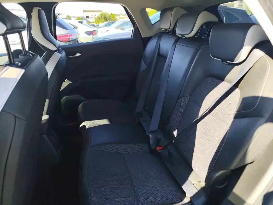 Renault Captur 2023 - 17900 EUR, 98805 km - 98805km - foto 4 de 4