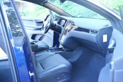 Tesla Model X 2018 - 33990 EUR, 98000 km - AUTO.MOTO.pt - 98000km - foto 25 de 26