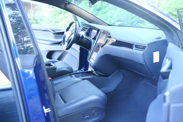 Tesla Model X 2018 - 33990 EUR, 98000 km - AUTO.MOTO.pt - 98000km - foto 25 de 26