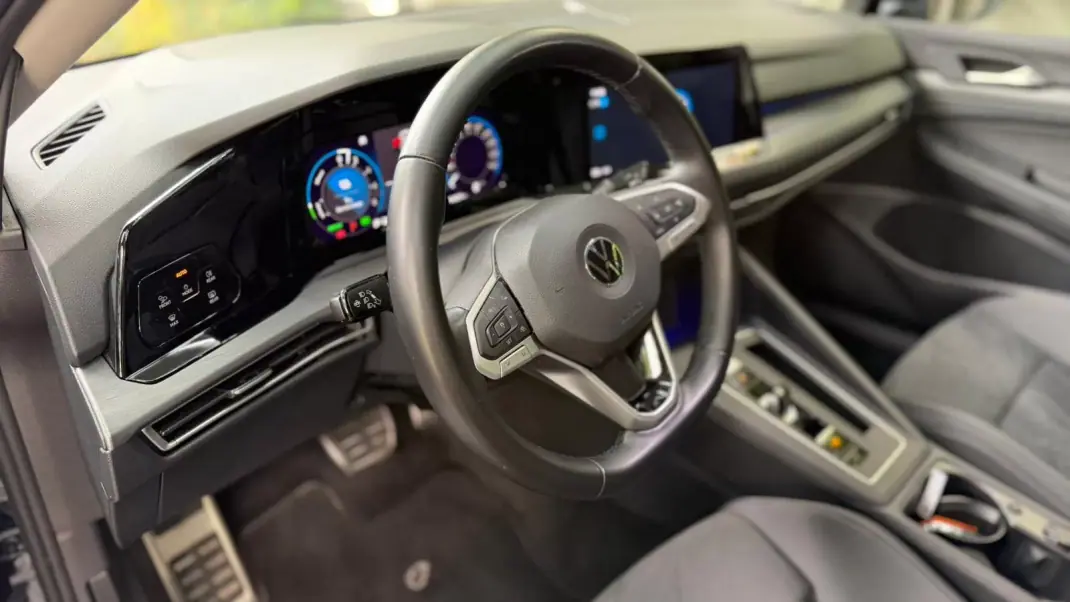 Volkswagen Golf 2021 - 21500 EUR, 96839 km - AUTO.MOTO.pt - 96839km - foto 25 de 38