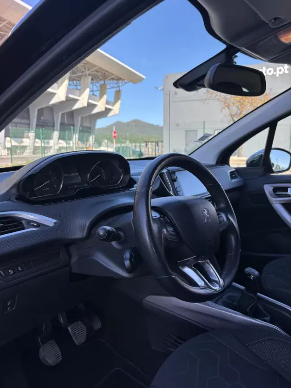 Peugeot 2008 2015 - 11490 EUR, 96500 km - AUTO.MOTO.pt - 96500km - foto 13 de 17