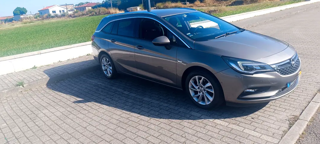 Opel Astra Sports Tourer 2017 - 7740 EUR, 160 km - AUTO.MOTO.pt - 160km - foto 2 de 9