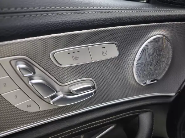 Mercedes-Benz E 220 2018 - 32950 EUR, 118099 km - AUTO.MOTO.pt - 118099km - foto 26 de 48