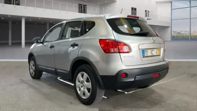 Nissan Qashqai 2009 - 8999 EUR, 181121 km - AUTO.MOTO.pt - 181121km - foto 5 de 9