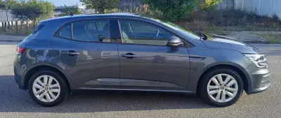 Renault Mégane 2022 - 13990 EUR, 135500 km - 135500km - foto 4 de 18