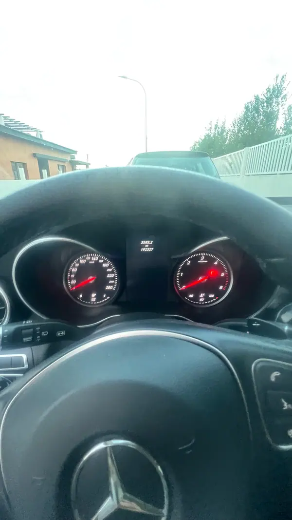 Mercedes-Benz C 220 2016 - 20000 EUR, 193000 km - AUTO.MOTO.pt - 193000km - foto 3 de 8