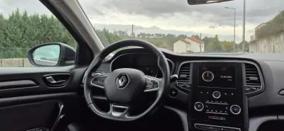 Renault Mégane Sport Tourer 2019 - 8950 EUR, 360000 km - AUTO.MOTO.pt - 360000km - foto 9 de 23