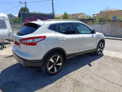 Nissan Qashqai 2017 - 12750 EUR, 153412 km - AUTO.MOTO.pt - 153412km - foto 25 de 30
