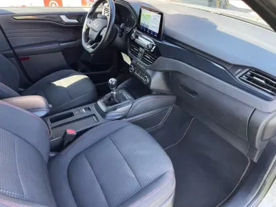 Ford Kuga 2022 - 17990 EUR, 85480 km - AUTO.MOTO.pt - 85480km - foto 11 de 22