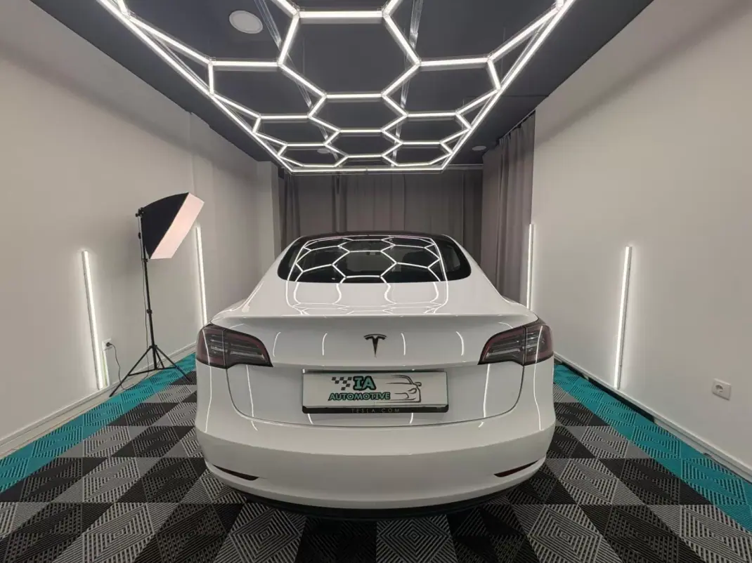 Tesla Model 3 2021 - 26500 EUR, 77000 km - AUTO.MOTO.pt - 77000km - foto 5 de 18