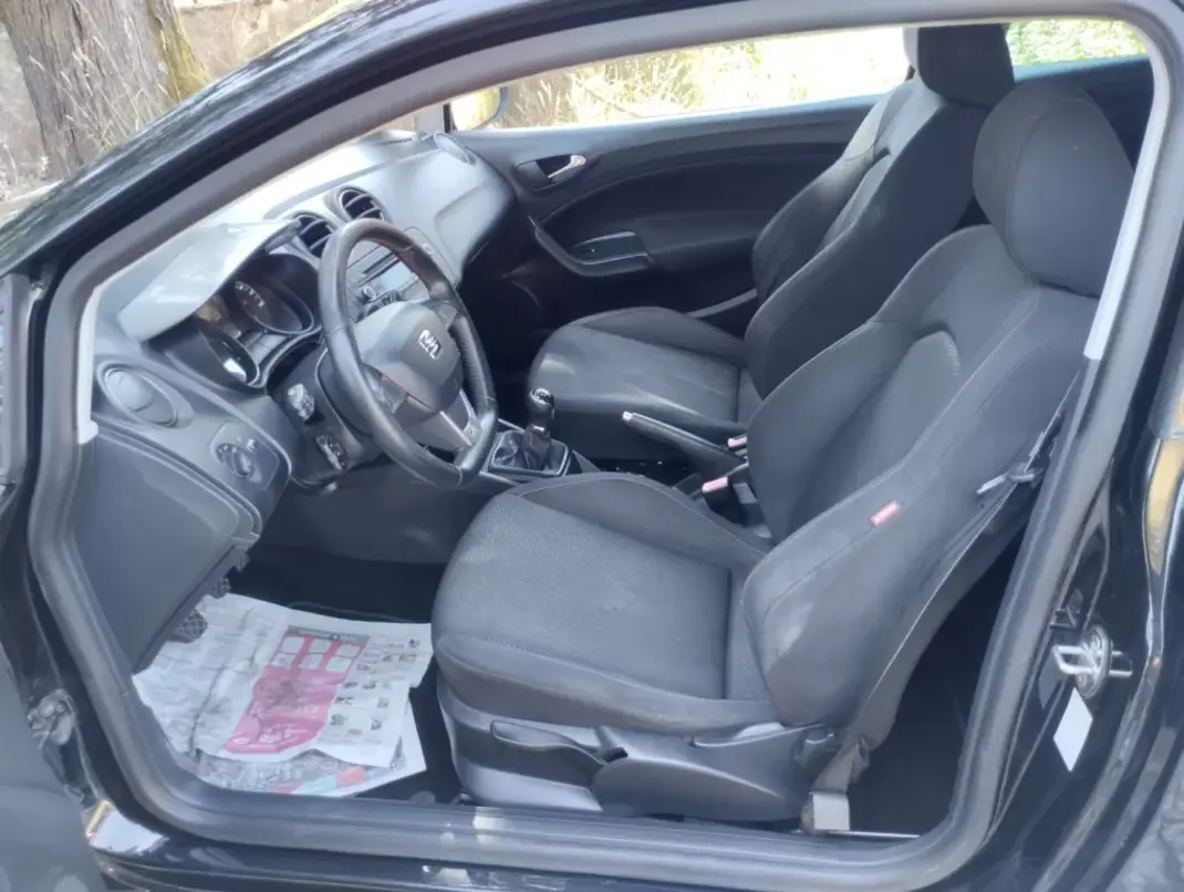 SEAT Ibiza 2014 - 12250 EUR, 200000 km - AUTO.MOTO.pt - 200000km - foto 16 de 26