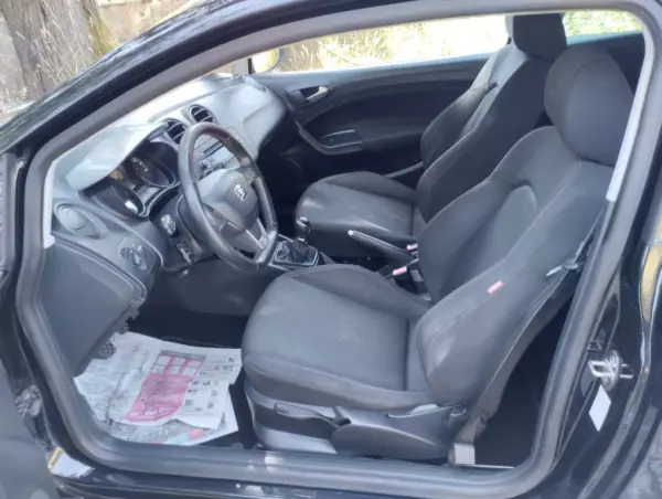 SEAT Ibiza 2014 - 12250 EUR, 200000 km - AUTO.MOTO.pt - 200000km - foto 16 de 26