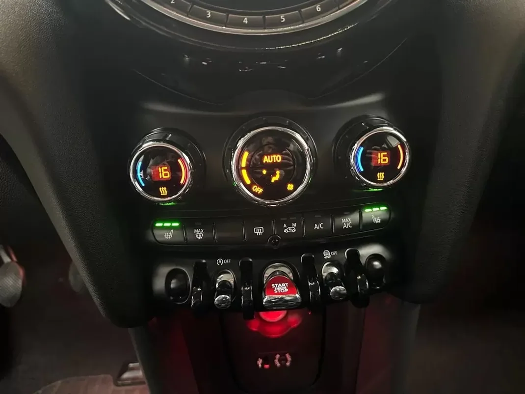 MINI Cooper 2014 - 11500 EUR, 190000 km - AUTO.MOTO.pt - 190000km - foto 15 de 16