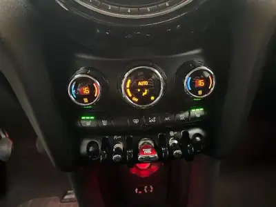 MINI Cooper 2014 - 11500 EUR, 190000 km - AUTO.MOTO.pt - 190000km - foto 15 de 16