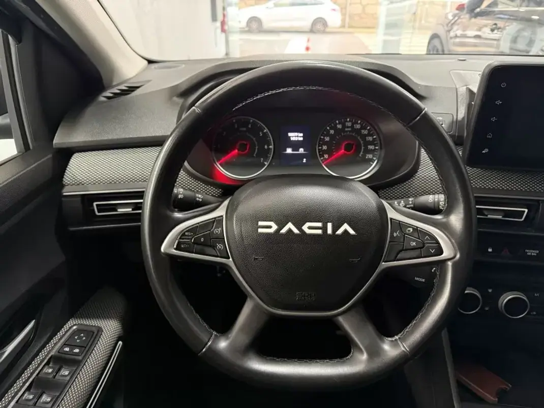 Dacia Jogger 2023 - 15950 EUR, 108079 km - AUTO.MOTO.pt - 108079km - foto 14 de 41
