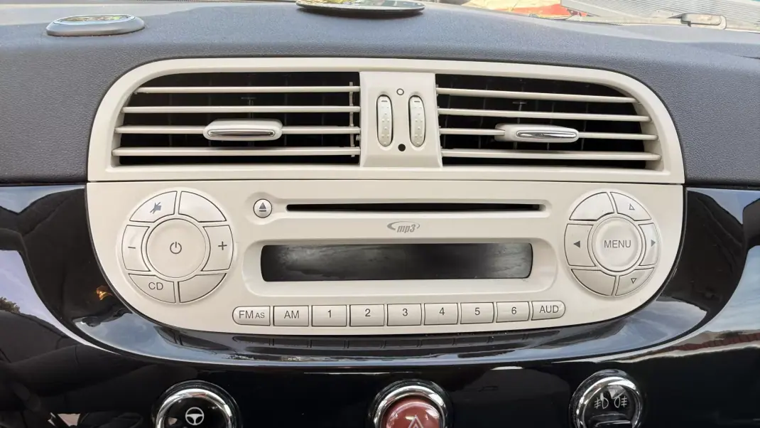 Fiat 500C 2015 - 8990 EUR, 59403 km - 59403km - foto 37 de 42