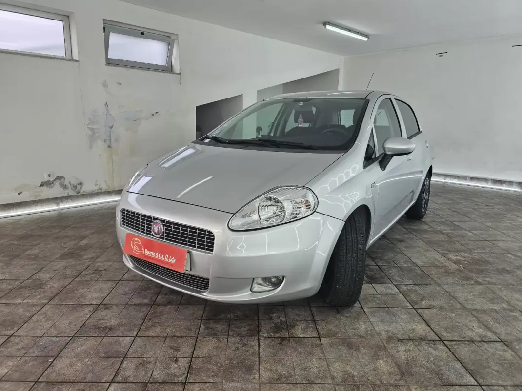 Fiat Grande Punto 2010 - 6000 EUR, 161462 km - AUTO.MOTO.pt - 161462km - foto 8 de 35