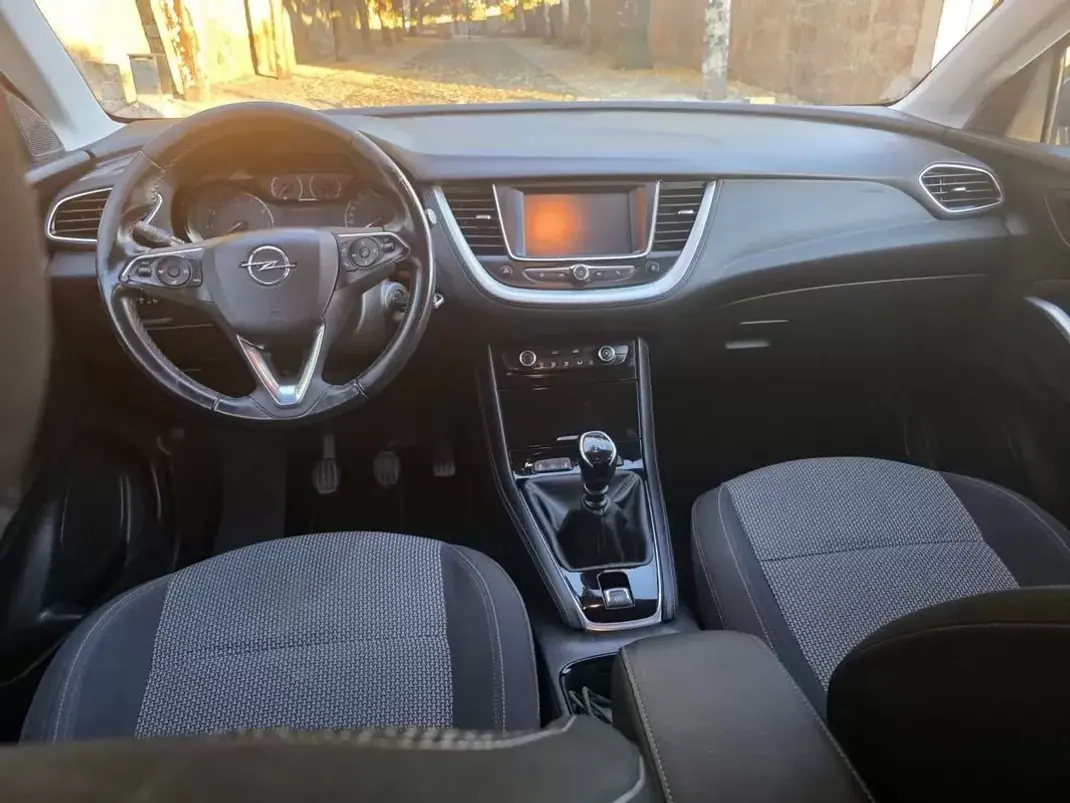 Opel Grandland X 2020 - 15499 EUR, 108544 km - 108544km - foto 28 de 34