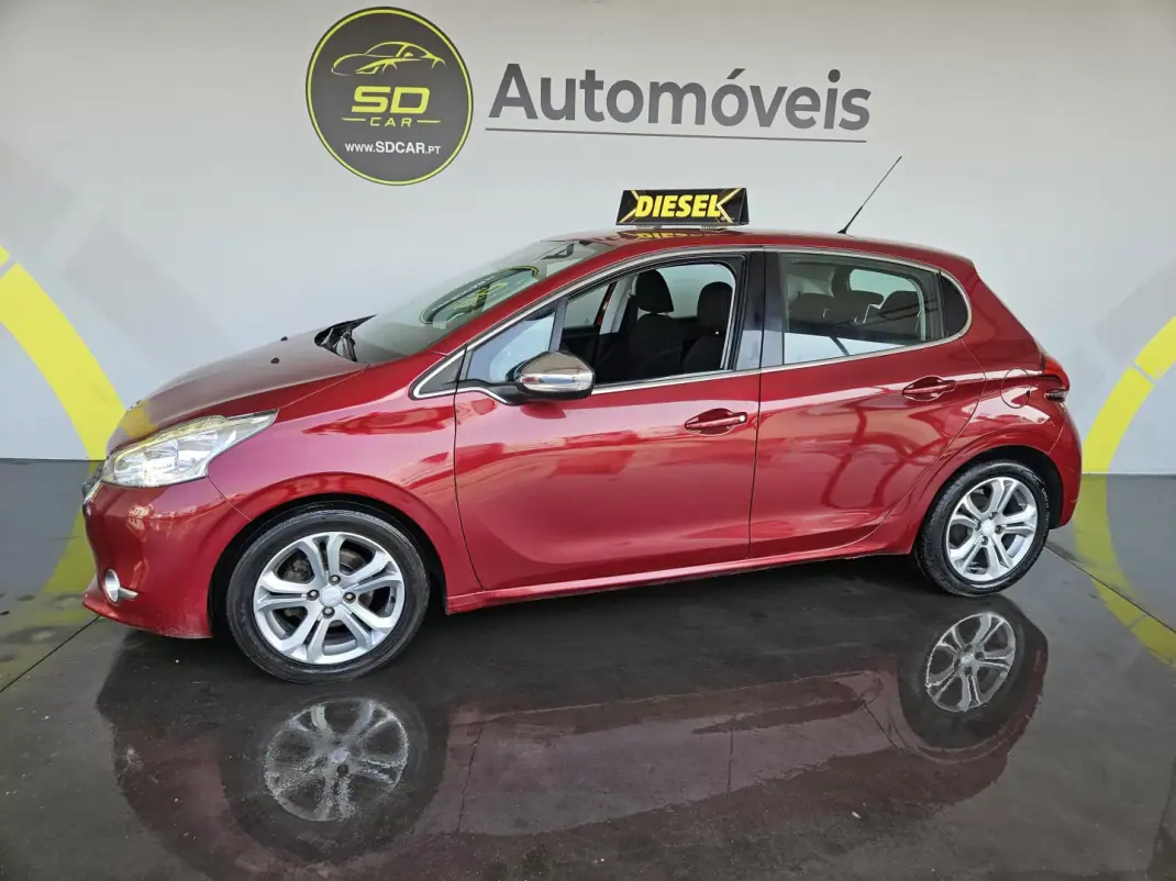 Peugeot 208 2014 - 6950 EUR, 167000 km - 167000km - foto 1 de 8