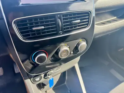 Renault Clio 2019 - 11750 EUR, 89908 km - AUTO.MOTO.pt - 89908km - foto 15 de 24