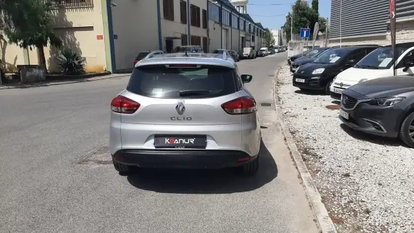 Renault Clio Sport Tourer 2018 - 11500 EUR, 89764 km - AUTO.MOTO.pt - 89764km - foto 19 de 46