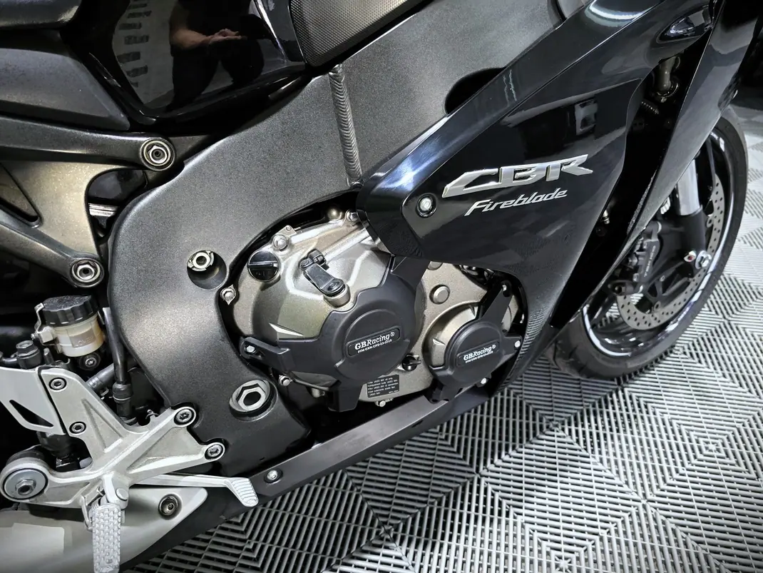 Honda CBR 1000RR 2008 - 8950 EUR, 32000 km - AUTO.MOTO.pt - 32000km - foto 15 de 15