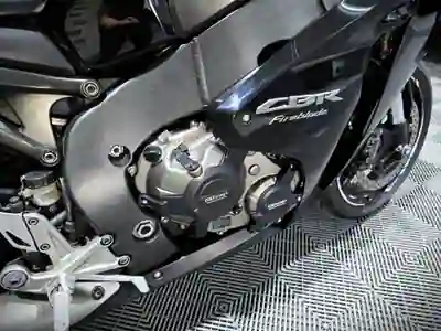 Honda CBR 1000RR 2008 - 8950 EUR, 32000 km - AUTO.MOTO.pt - 32000km - foto 15 de 15