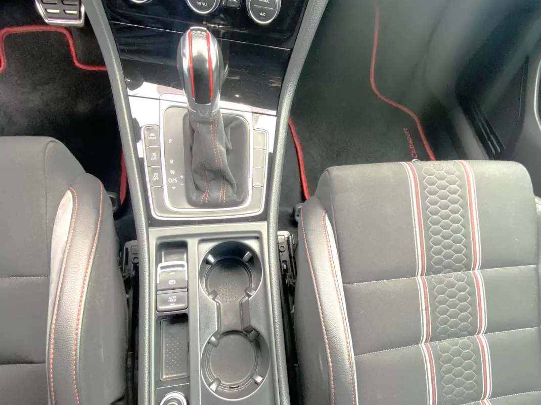 Volkswagen Golf 2017 - 29000 EUR, 55447 km - 55447km - foto 13 de 16