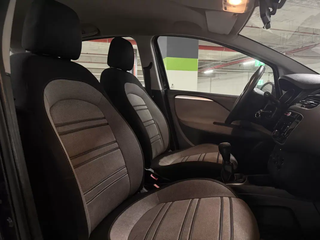 Fiat Punto 2011 - 3000 EUR, 289000 km - AUTO.MOTO.pt - 289000km - foto 7 de 10