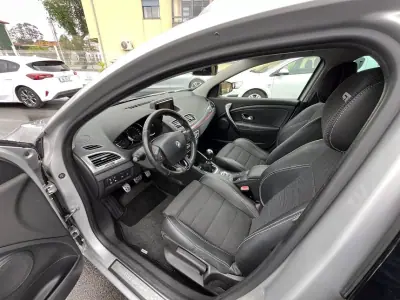 Renault Mégane Sport Tourer 2014 - 7750 EUR, 250000 km - AUTO.MOTO.pt - 250000km - foto 24 de 47