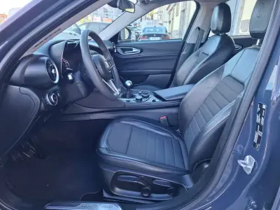 Alfa Romeo Giulia 2018 - 19990 EUR, 123965 km - AUTO.MOTO.pt - 123965km - foto 10 de 17