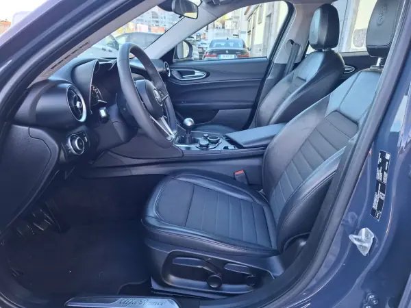Alfa Romeo Giulia 2018 - 19990 EUR, 123965 km - AUTO.MOTO.pt - 123965km - foto 10 de 17