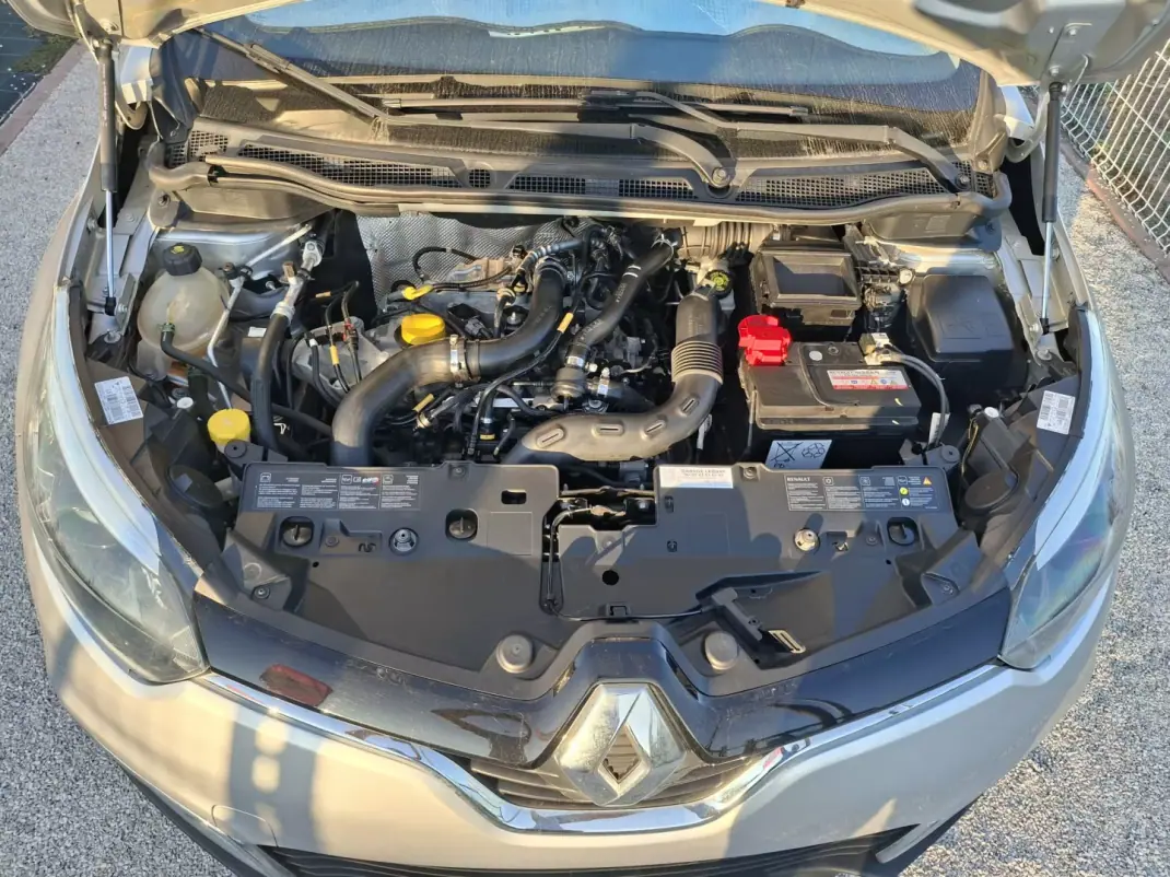 Renault Captur 2014 - 11500 EUR, 120000 km - AUTO.MOTO.pt - 120000km - foto 4 de 7