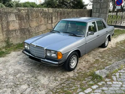 Mercedes-Benz 300 1982 - 13900 EUR, 233000 km - AUTO.MOTO.pt - 233000km - foto 9 de 32