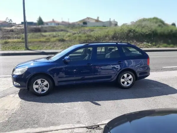 Skoda Octavia Break 2010 - 5900 EUR, 183792 km - AUTO.MOTO.pt - 183792km - foto 7 de 35