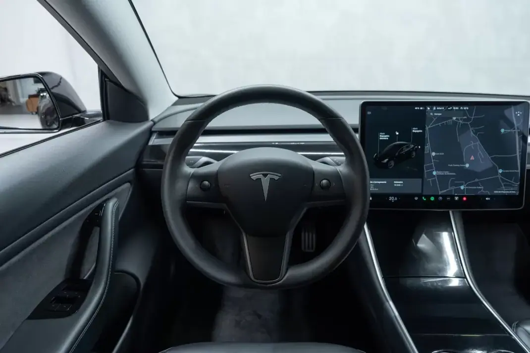 Tesla Model 3 2020 - 30950 EUR, 78000 km - AUTO.MOTO.pt - 78000km - foto 19 de 46