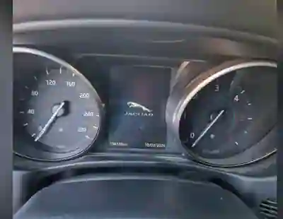 Jaguar XE 2016 — foto 4 de 7